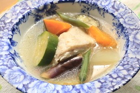 野菜たっぷりのサムゲタン風スープの写真(長野県佐久市)