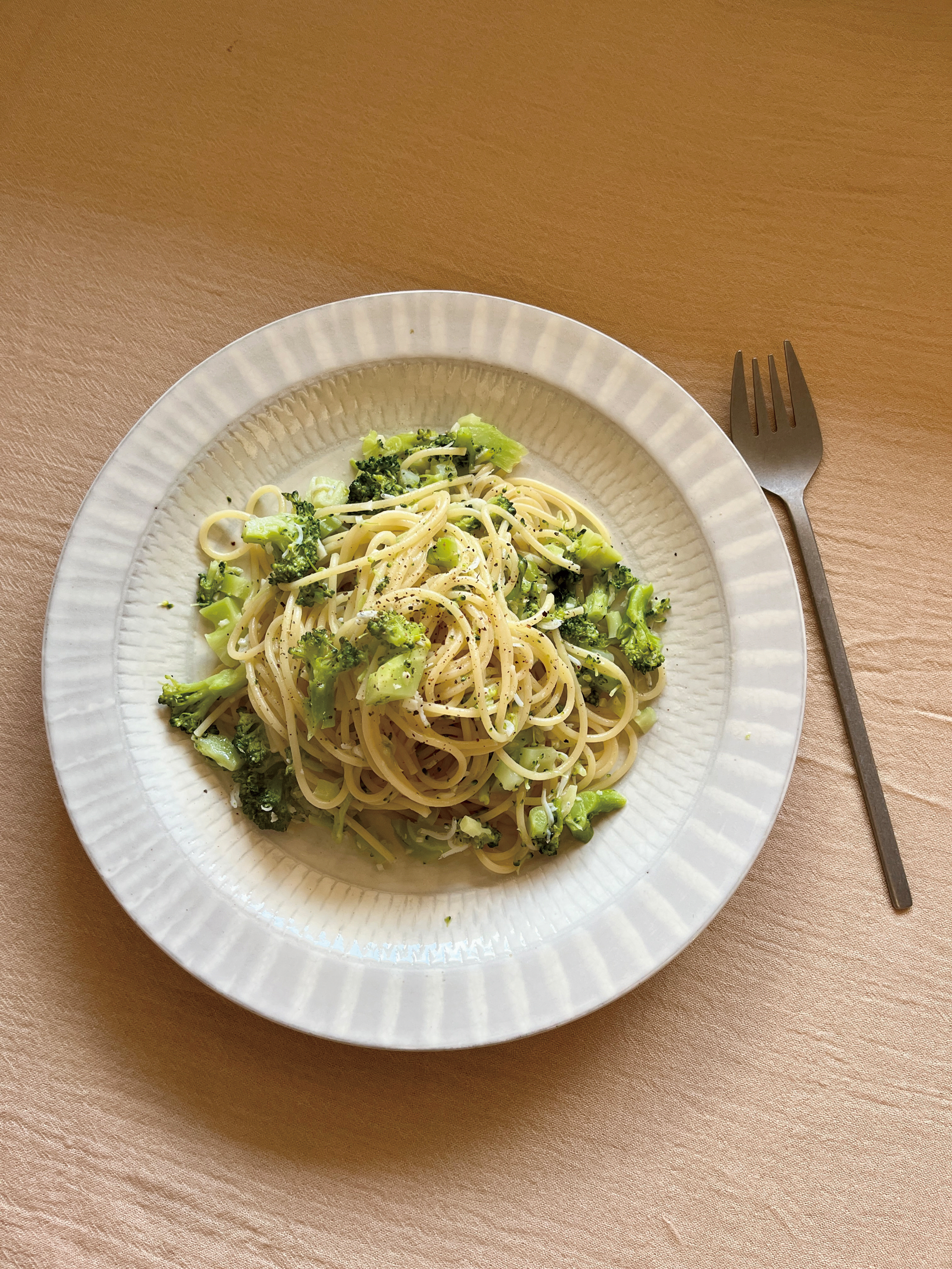 ブリッコリーのオイル蒸しとしらすのパスタの外観